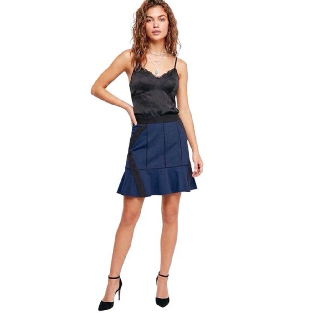 Ann Taylor Women's skirt Navy blue Black trim Trumpet Mini Business Casual Sz 2